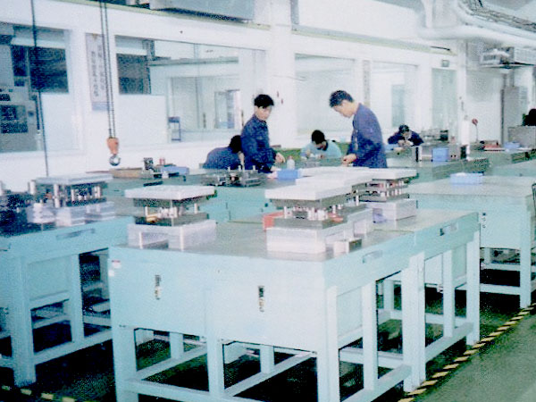 钳工桌系列<BR>Metal-Iron Operation Bench